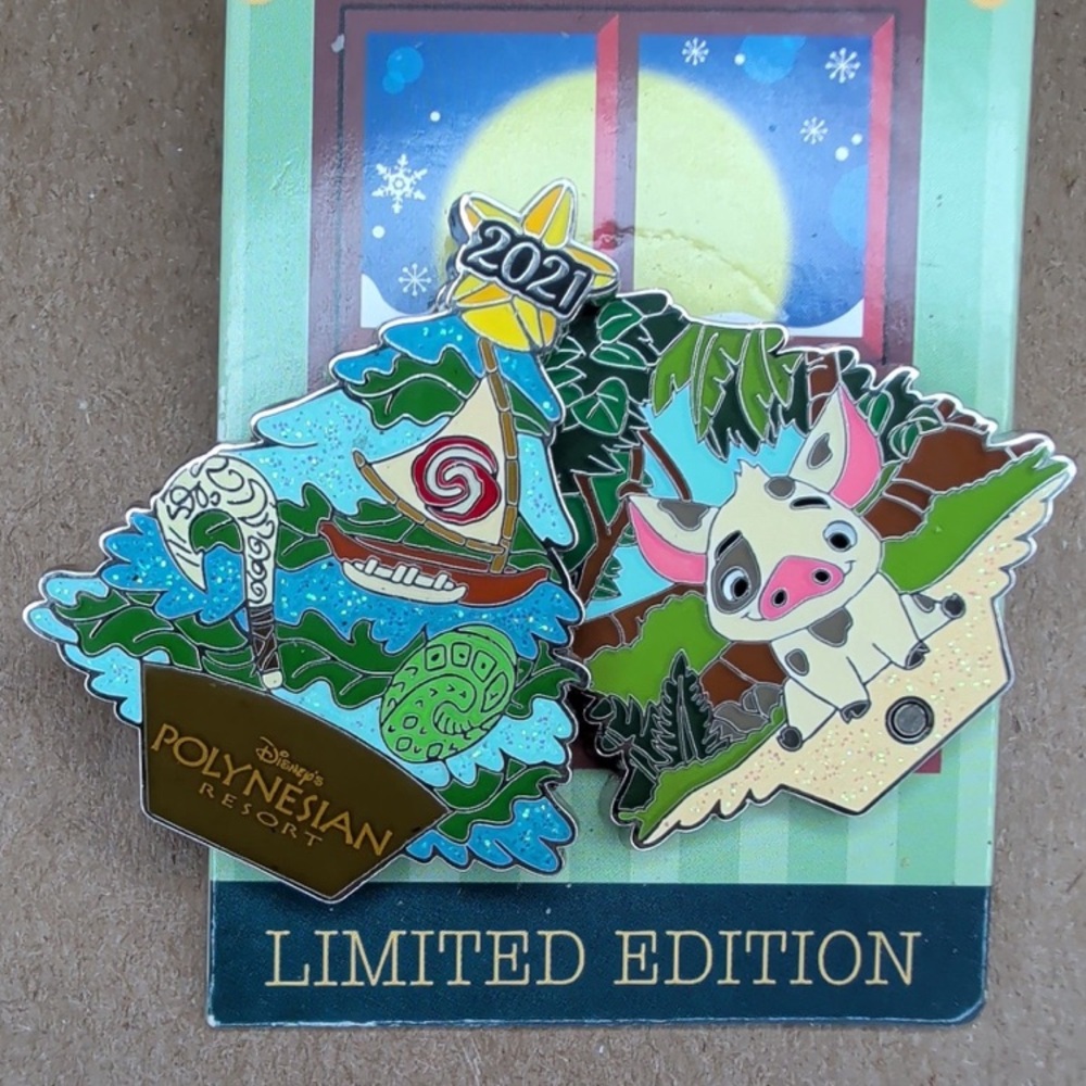 Disney parks Resort Christmas tree Polynesian Village Moana Pua LE 3000 pin